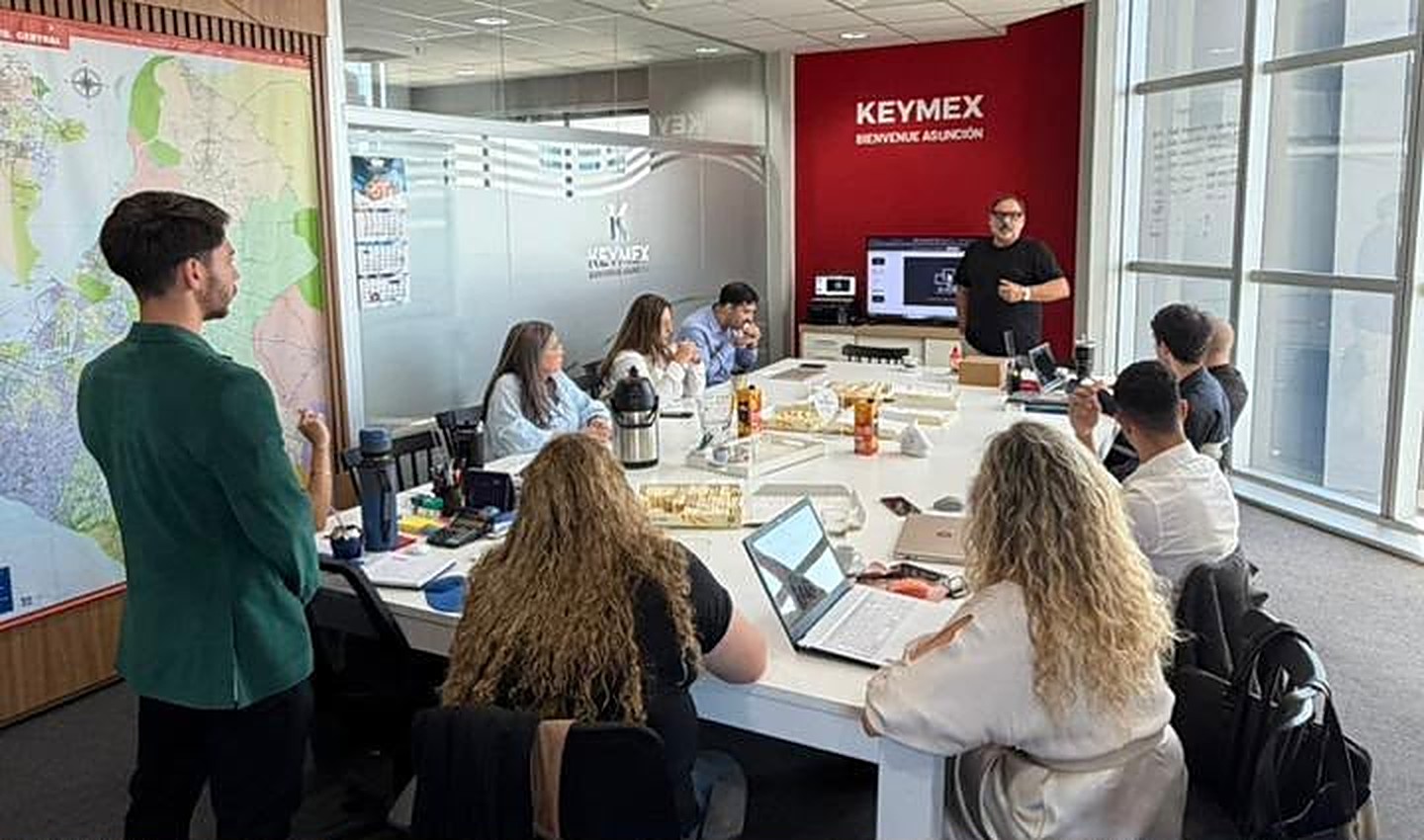 Equipo KEYMEX Paraguay en la oficina de Asunción